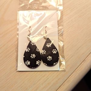 Nwt paw print earrings